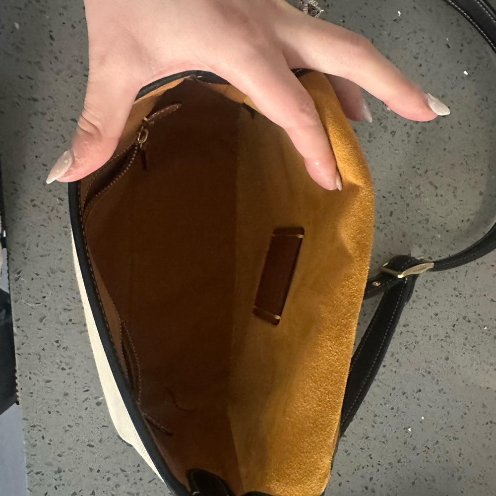 Coach Cream and Black Crossbody Bag with Gold C-Clasp - Picture 5 of 8